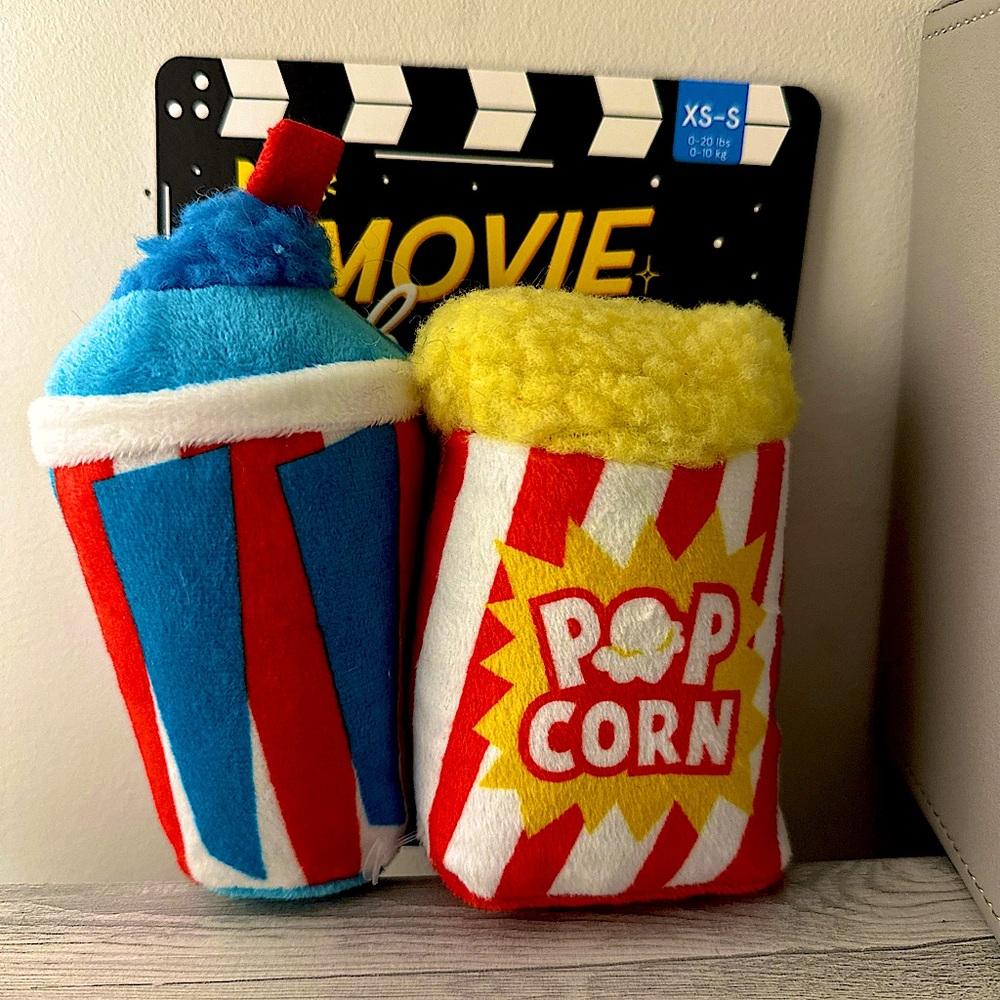 NWT Bark Movie Bites dog toy set